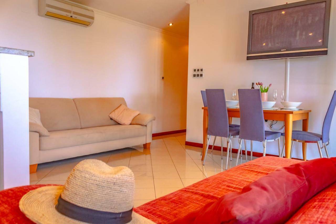 Leon And Leona Apartment *